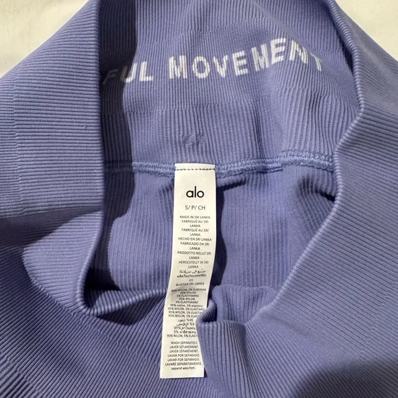 ALO Yoga Women's Lilac Blue Bike Shorts - Picture 3 of 3